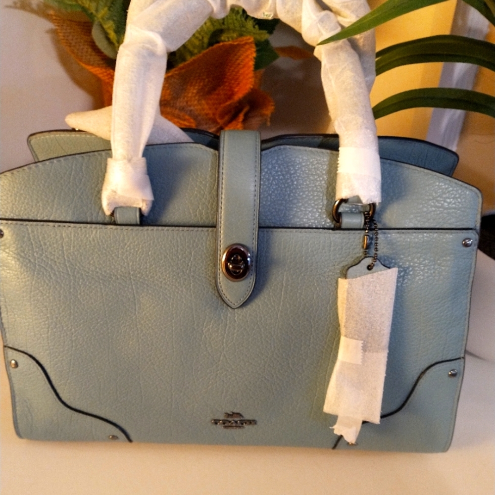 Coach NWT Mercer 30